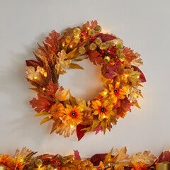 24" Pre-Lit Harvest Daisy Wreath