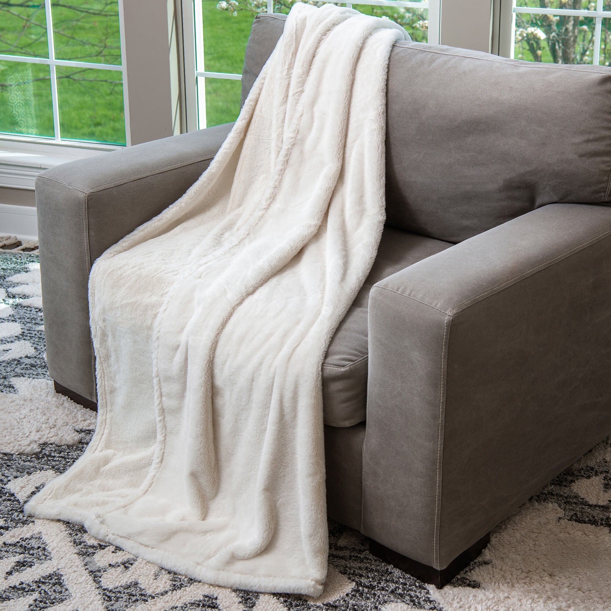 HGTV Super Luxe Faux Fur Throw Blanket Snowbound 50 x 70 inches, HGTV, hi-res image number 0