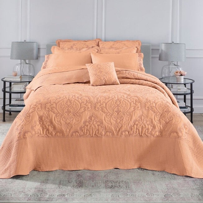 Amelia Bedspread, , alternate image number null