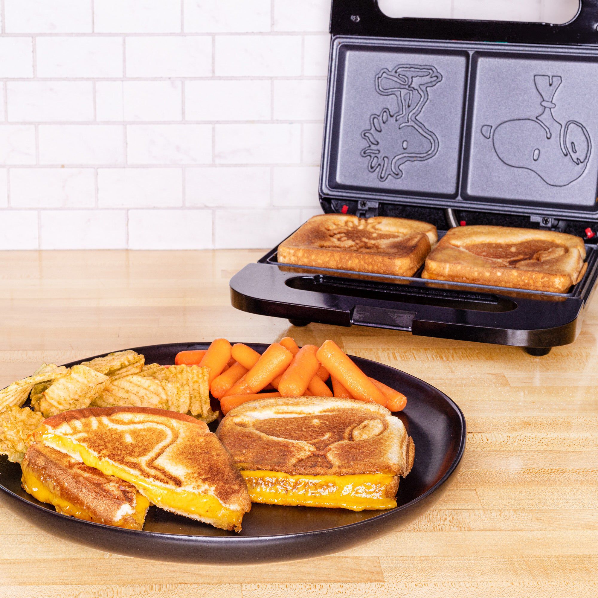 Peanuts Snoopy Sandwich Maker, RED, alternate image number 1