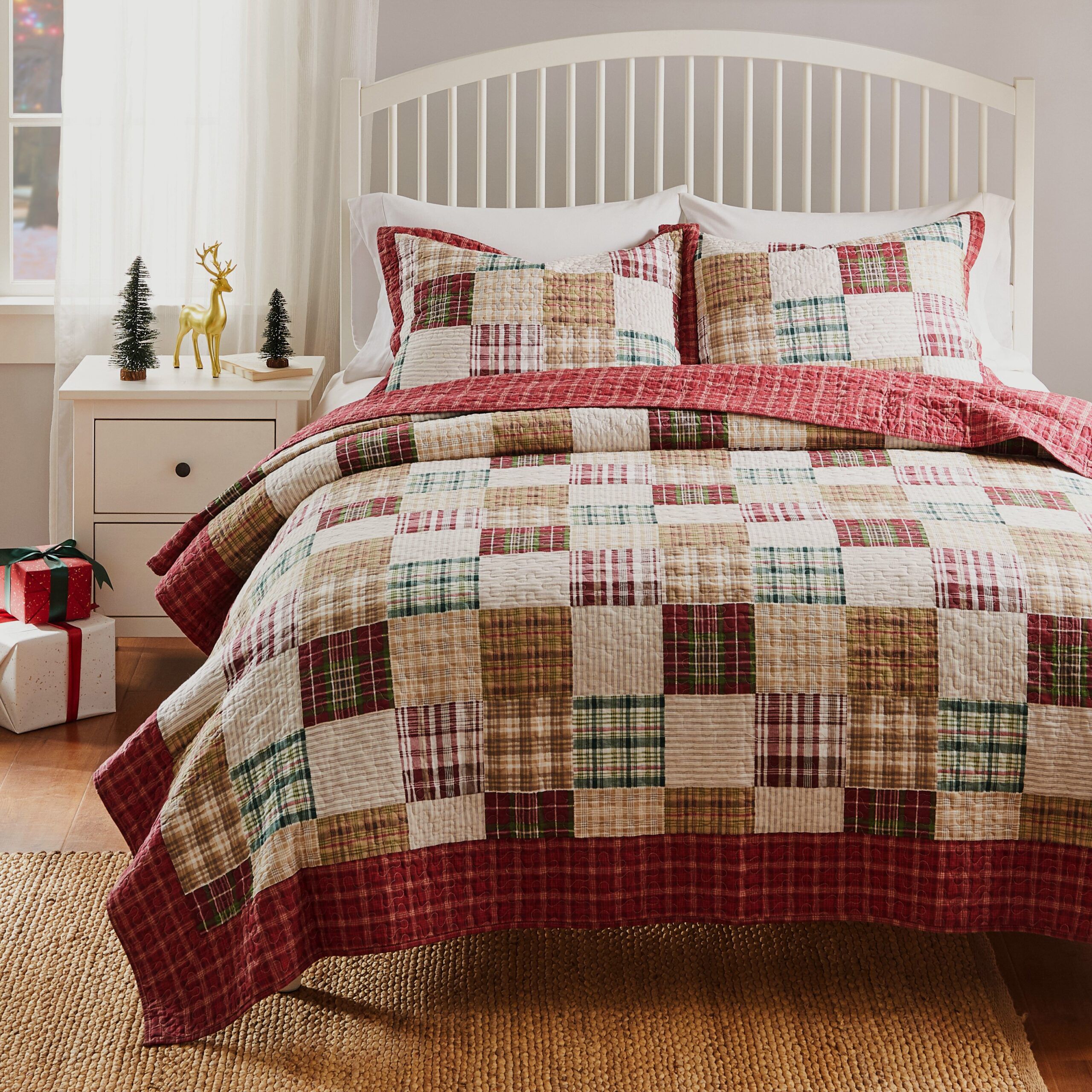 Oxford Cotton Patchwork Quilt Set, Red, 3-Piece King, RED, hi-res image number 0