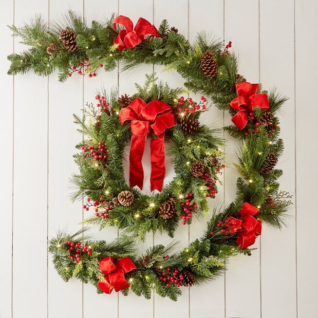 28 inches Pre-Lit Holiday Classic Wreath, , alternate image number null