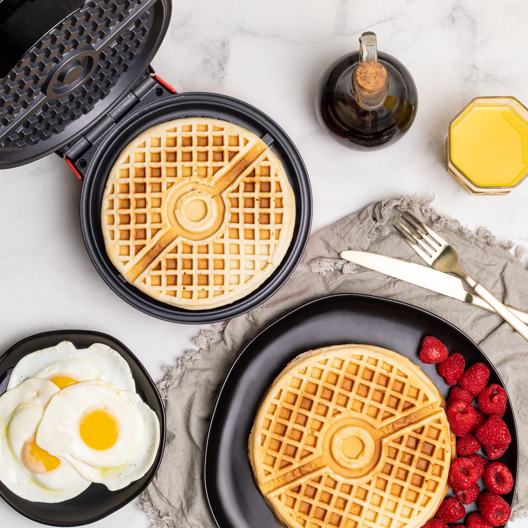 Pok&eacute;mon Waffle Maker, MULTICOLOR, alternate image number 1
