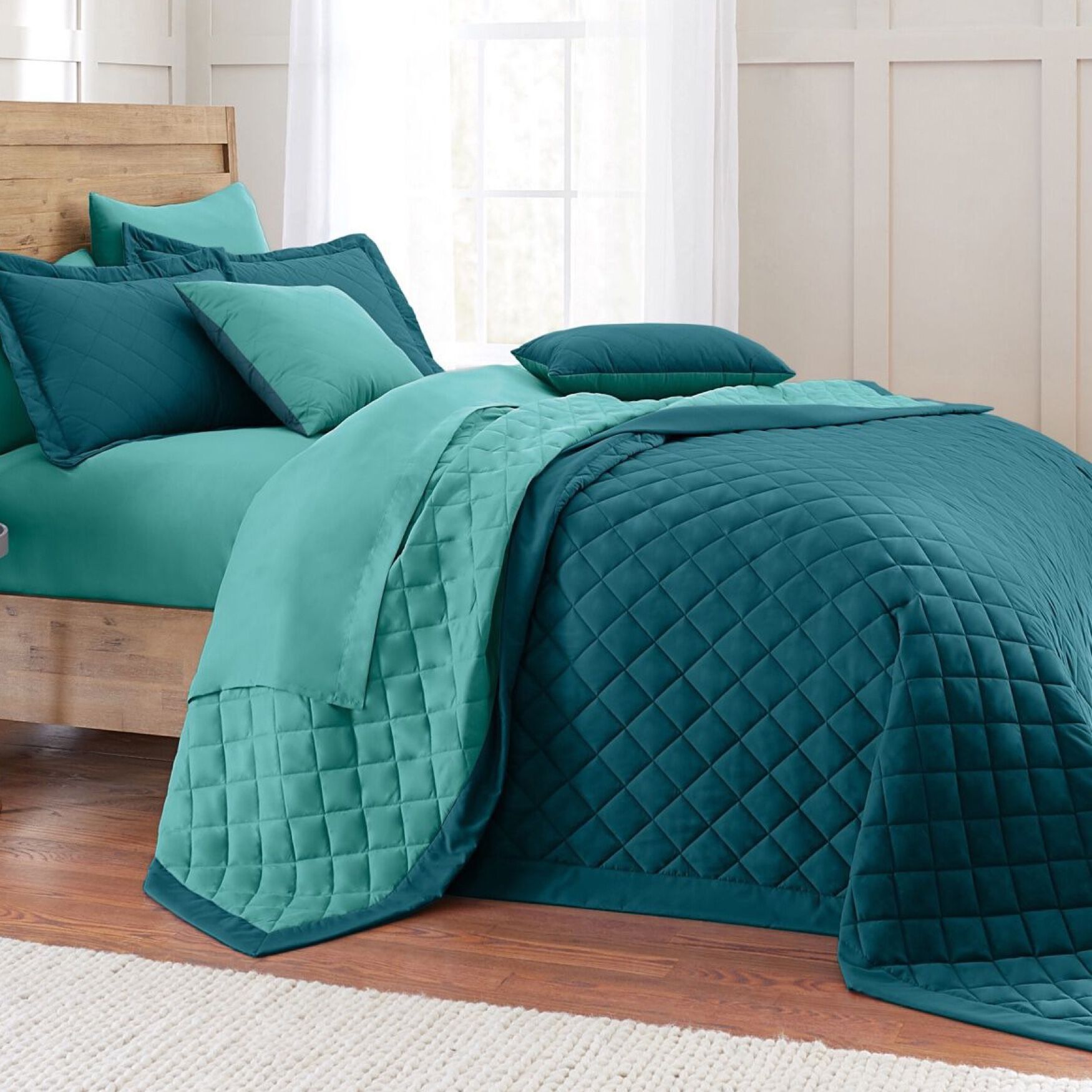 BH Studio Solid Microfiber Sheet Set, , alternate image number 2