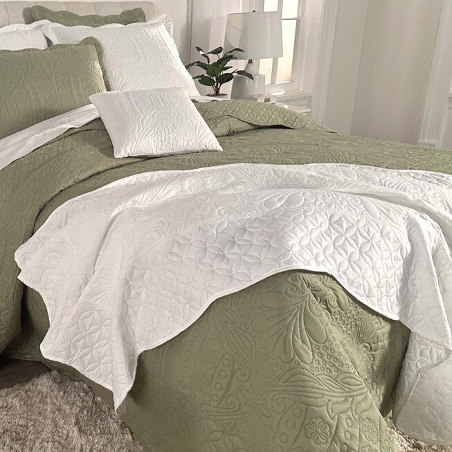Lily Pinsonic Damask Bedspread, , alternate image number null