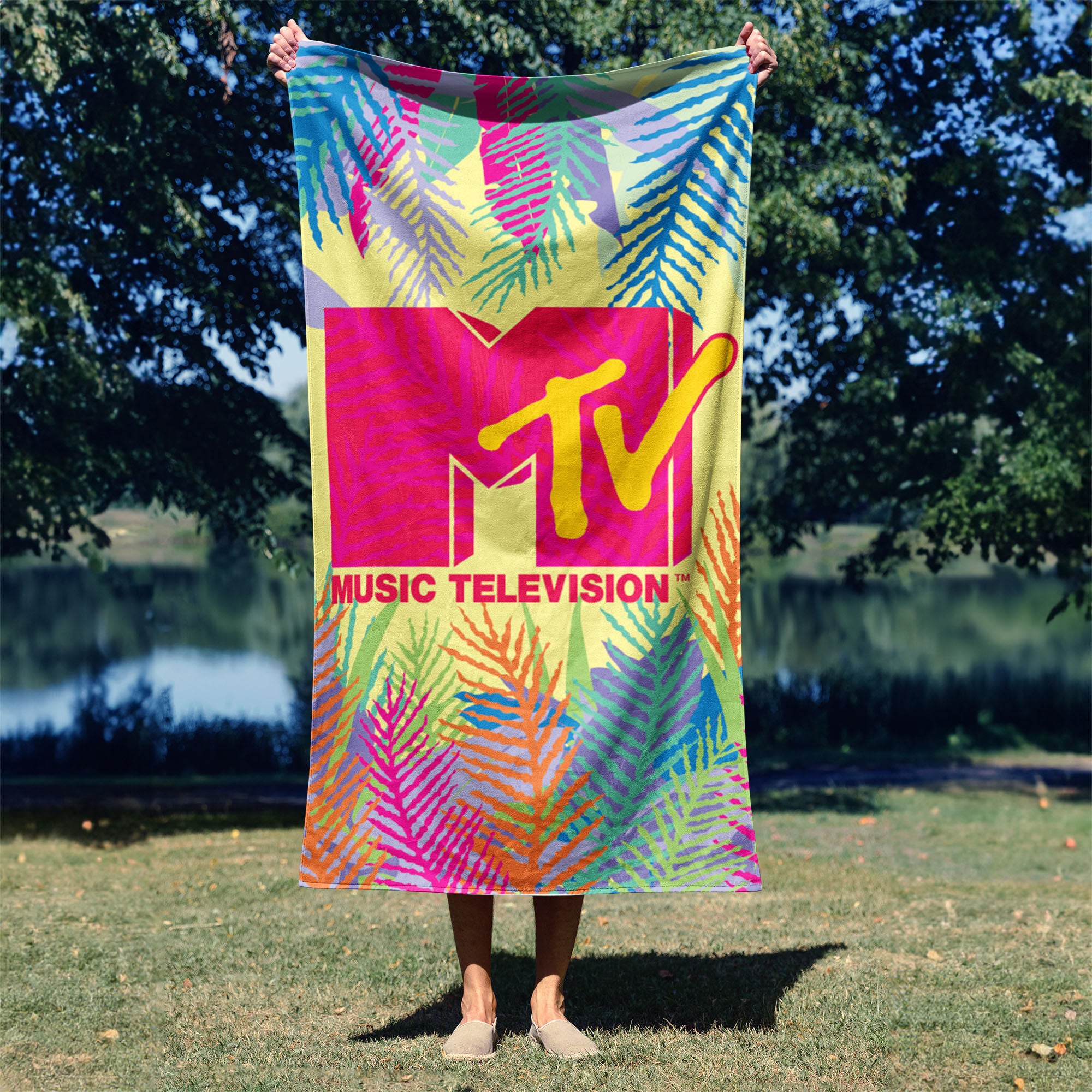 MTV Vibrant Logo Microfiber Beach Towel 30x60 inches, MTV, alternate image number 2