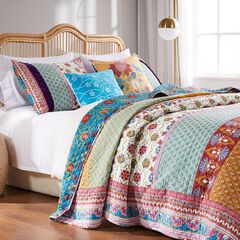 Thalia Finely Stitched Quilt Set with Decorative Pillows