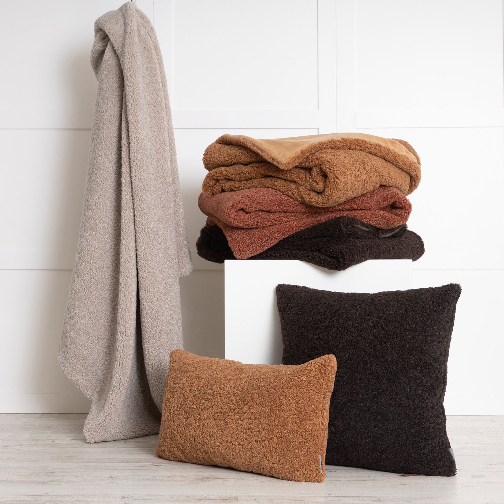 Teddy Sherpalux Plush Solid Throw & Pillow Set, , alternate image number 2