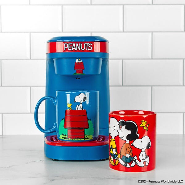 Peanut&reg; Single Cup Coffee Maker Gift Set with 2 Mugs, BLUE, hi-res image number 0