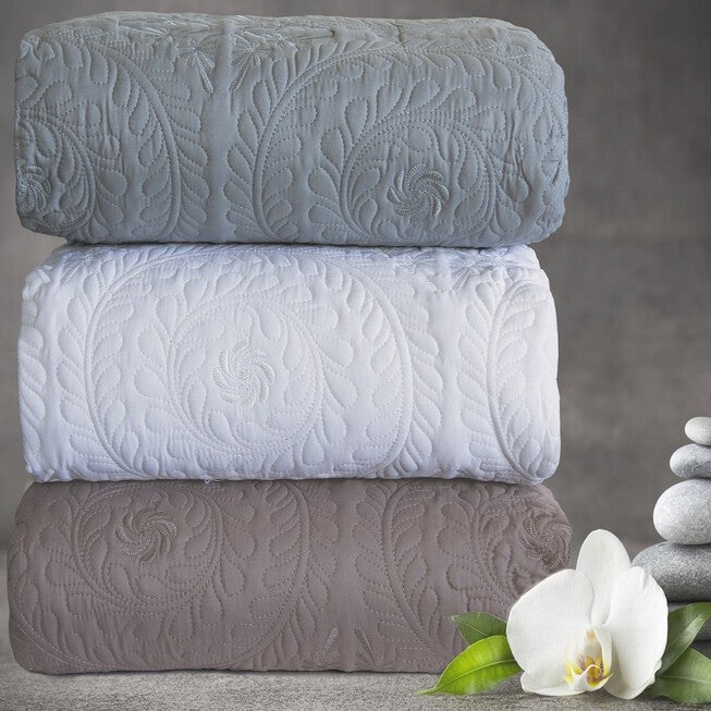 Embroidered Oversized Scalloped Edge Quilt Set, , alternate image number 3