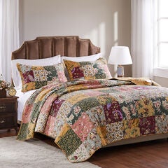 Antique Chic 100% Cotton Floral Patchwork Quilt Set