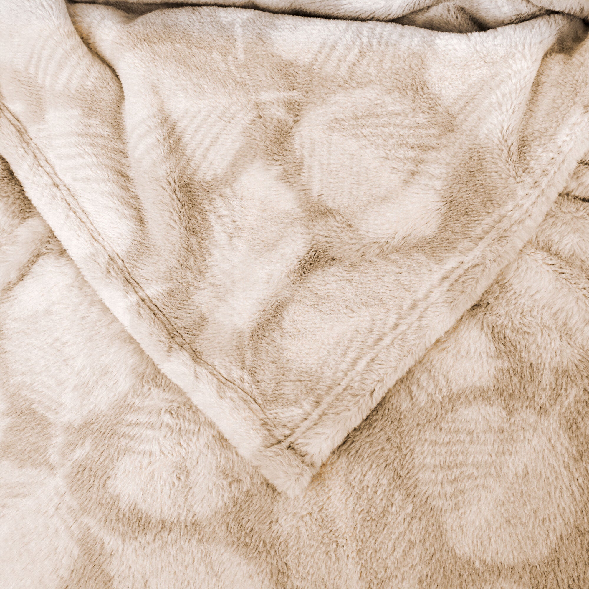 HGTV Super Luxe Faux Fur Throw Blanket Manchester Nomadic Desert 50 x 70 inches, BROWN, alternate image number 2