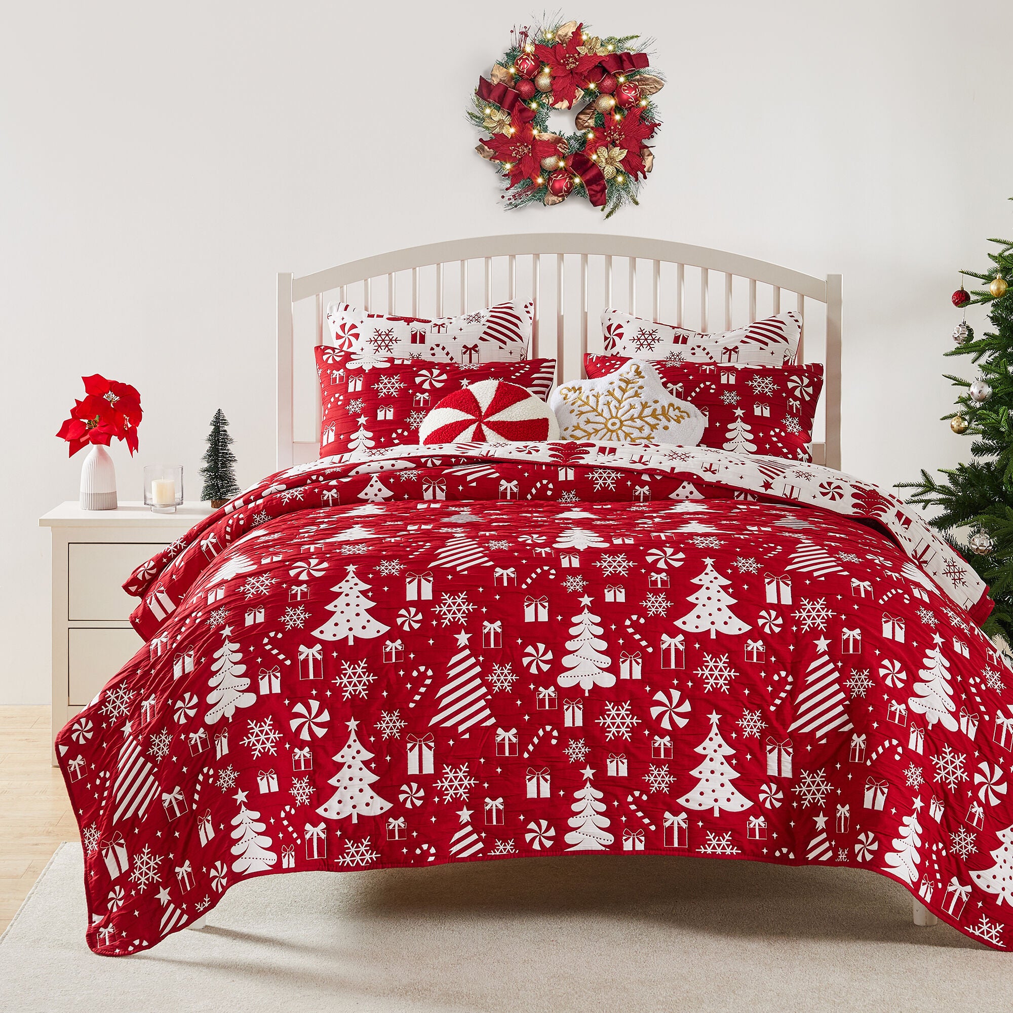 Novelty Holiday Matelass&eacute; Coverlet Set, PEPPERMINT PARTY, alternate image number 1