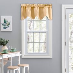 Lisa Solidtextured Scallop Valance