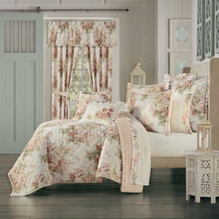 Estelle Coral 3 Piece Quilt Set
