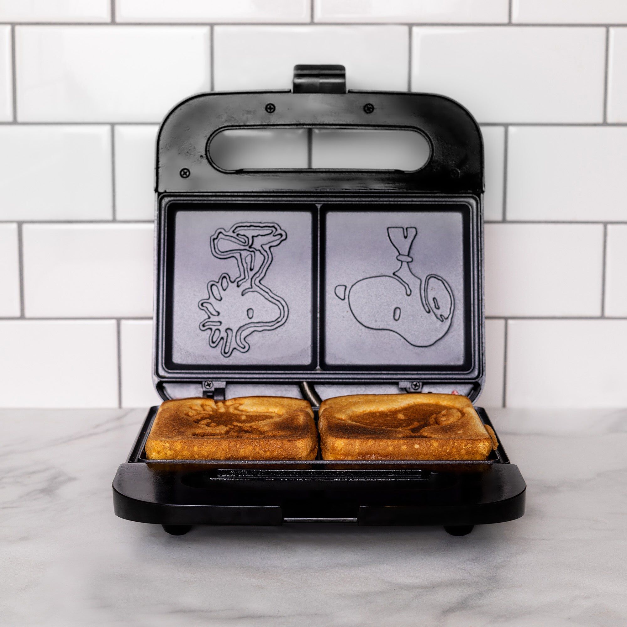 Uncanny Brands Peanuts Snoopy Sandwich Maker - Thumbnail 4