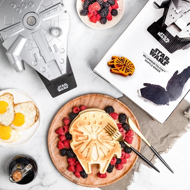 Star Wars Deluxe Millennium Falcon Waffle Maker, SILVER, alternate image number null