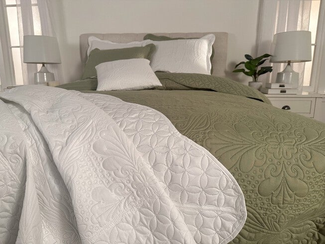Lily Pinsonic Damask Bedspread, , alternate image number null