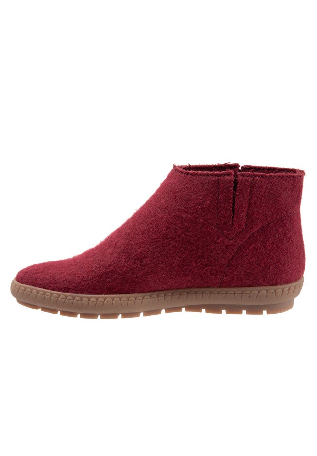 Izzy Bootie, , alternate image number null