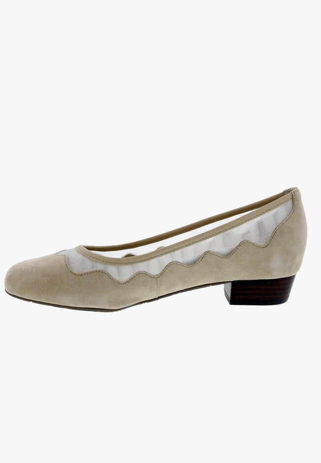 Tootsie Kitten Heel Pump, , alternate image number 3