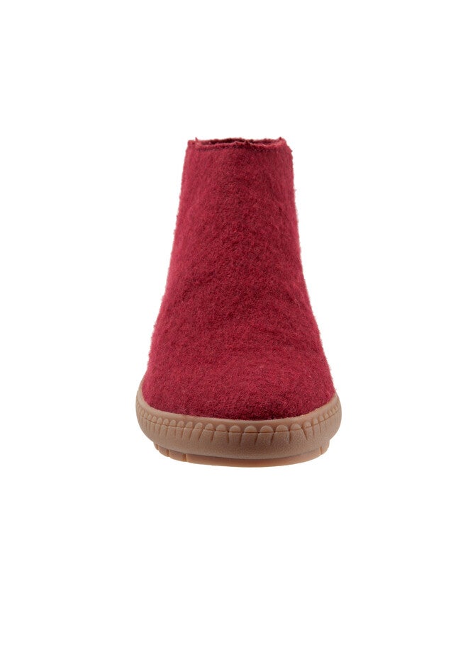 Izzy Bootie, , alternate image number null