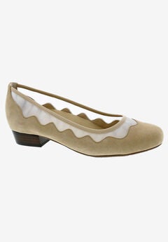 Tootsie Kitten Heel Pump