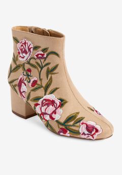 Plus Size Suede Boots