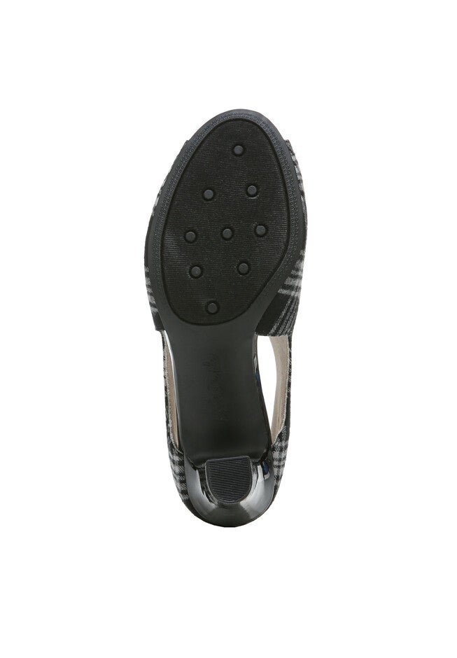 Carla Pump, , alternate image number null