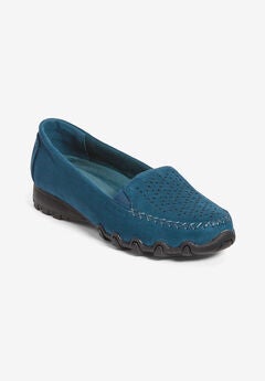 Wide Width Pointed Toe Flats