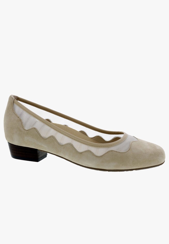 Tootsie Kitten Heel Pump, , alternate image number 2