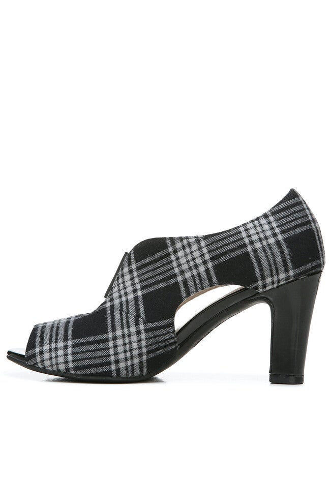 Carla Pump, , alternate image number null