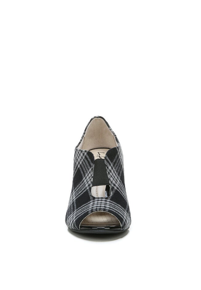 Carla Pump, , alternate image number null
