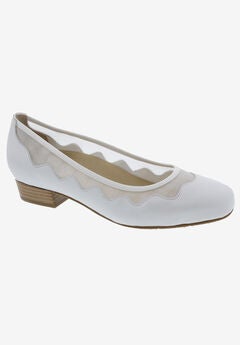 Tootsie Kitten Heel Pump