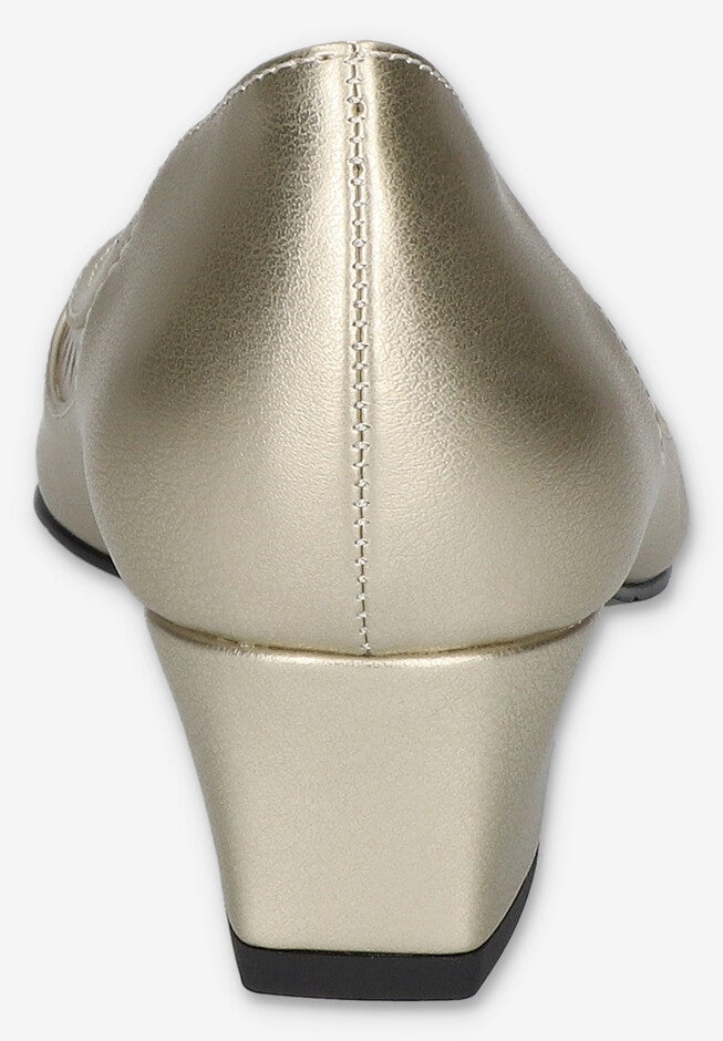 Giana Pump, , on-hover image number 1