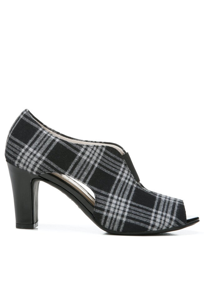 Carla Pump, , alternate image number null