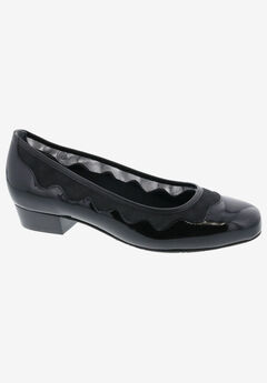 Tootsie Kitten Heel Pump