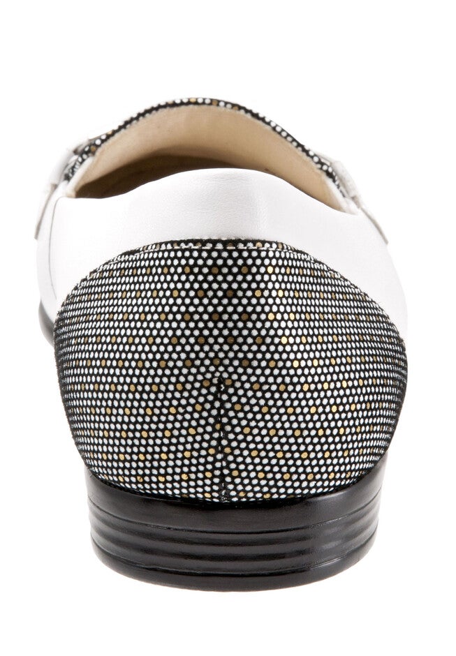 Anastasia Flats, , on-hover image number null