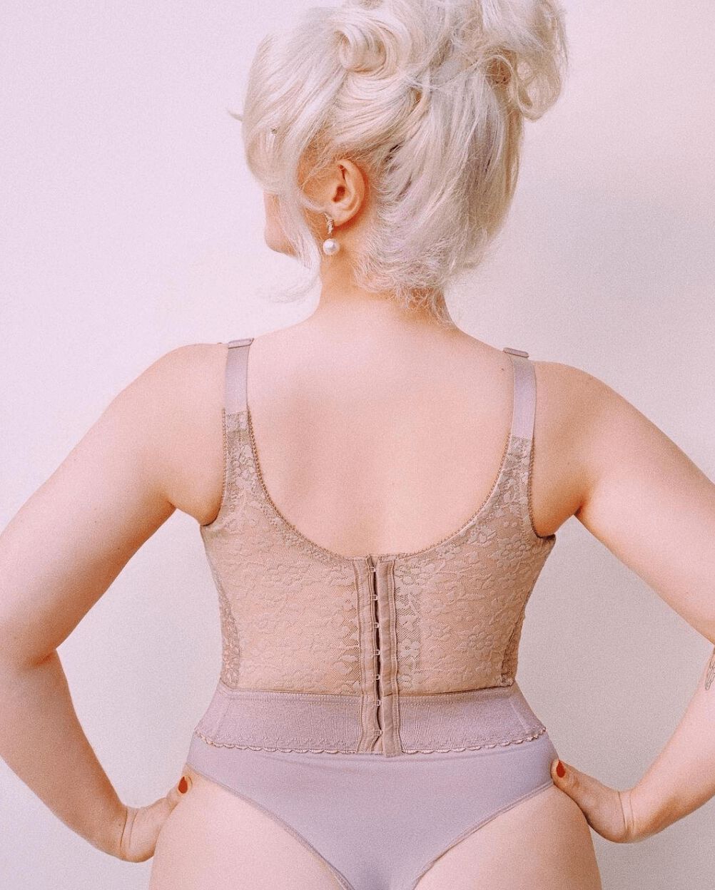 Expandable Cups Longline Bra, MOCHA, on-hover image number 1