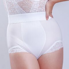 Light Shaping Panty with comfort V Leg lace design