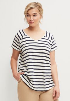 Rounded V-neck Tee