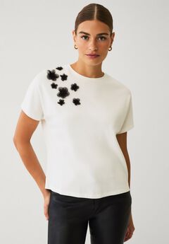 Crew Neck Short Sleeve Tee With Applique