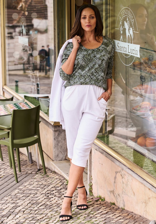 Stretch Cotton Scoop Neck Tee image number 1