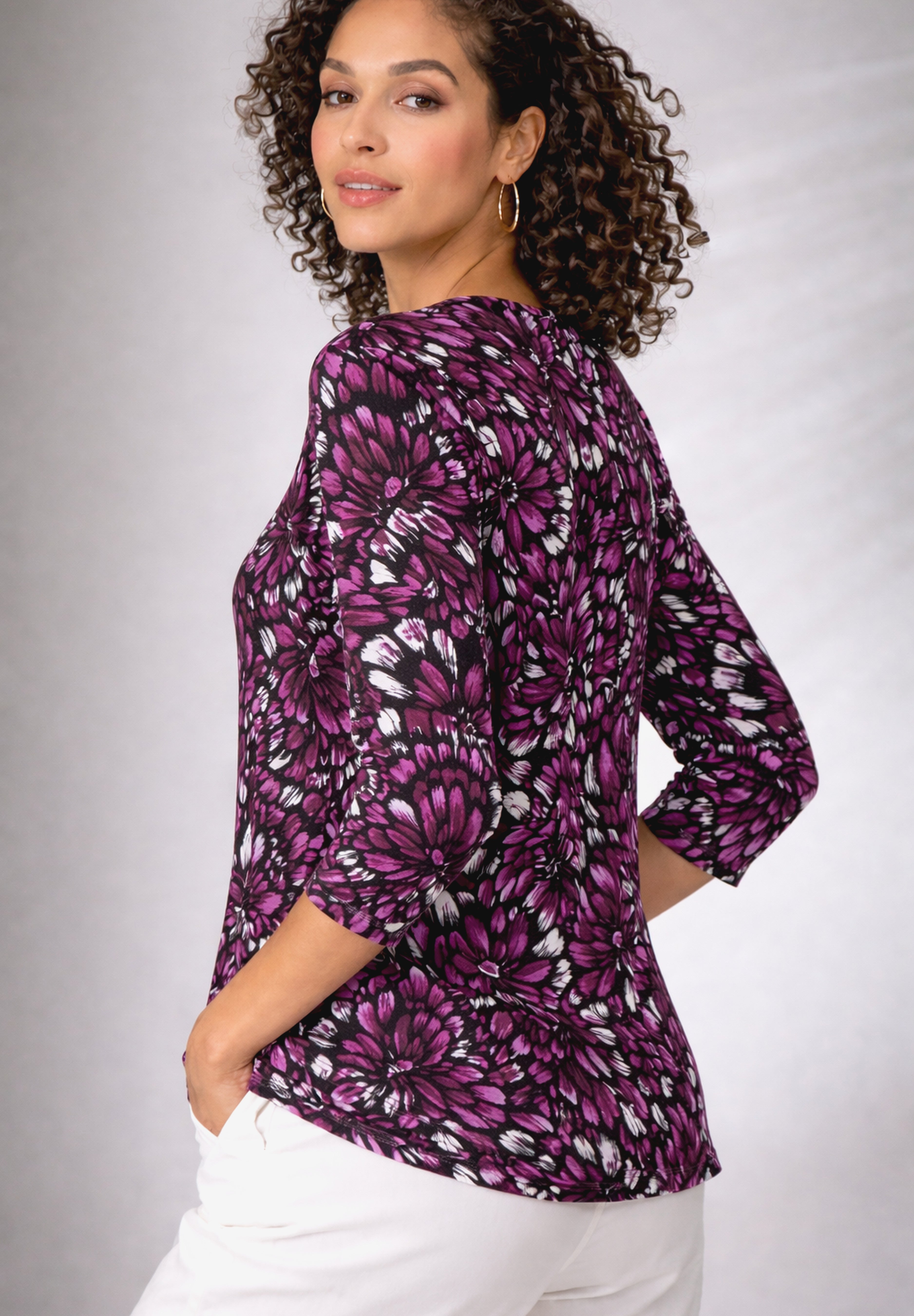 Stretch Cotton Scoop Neck Tee image number 1