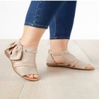 The Annika Shootie image number null