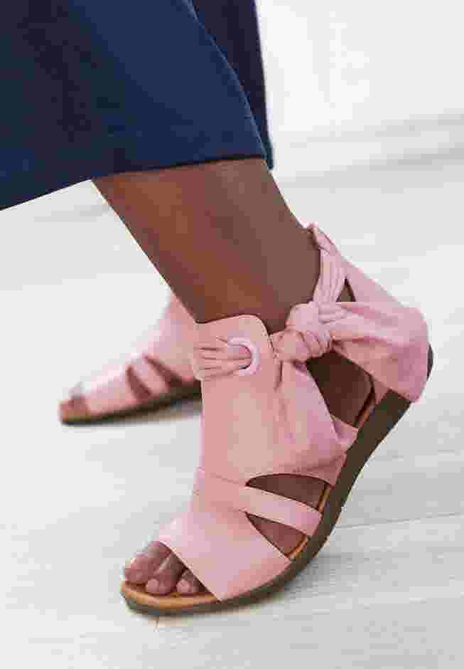 The Annika Shootie image number 7