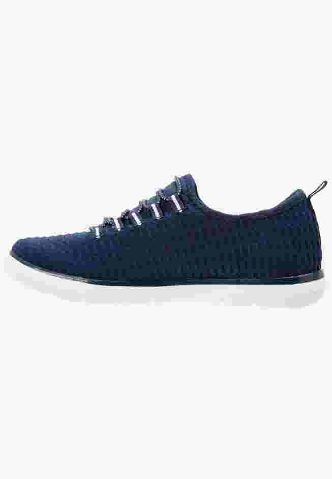 CV Sport Ariya Slip On Sneaker image number 4