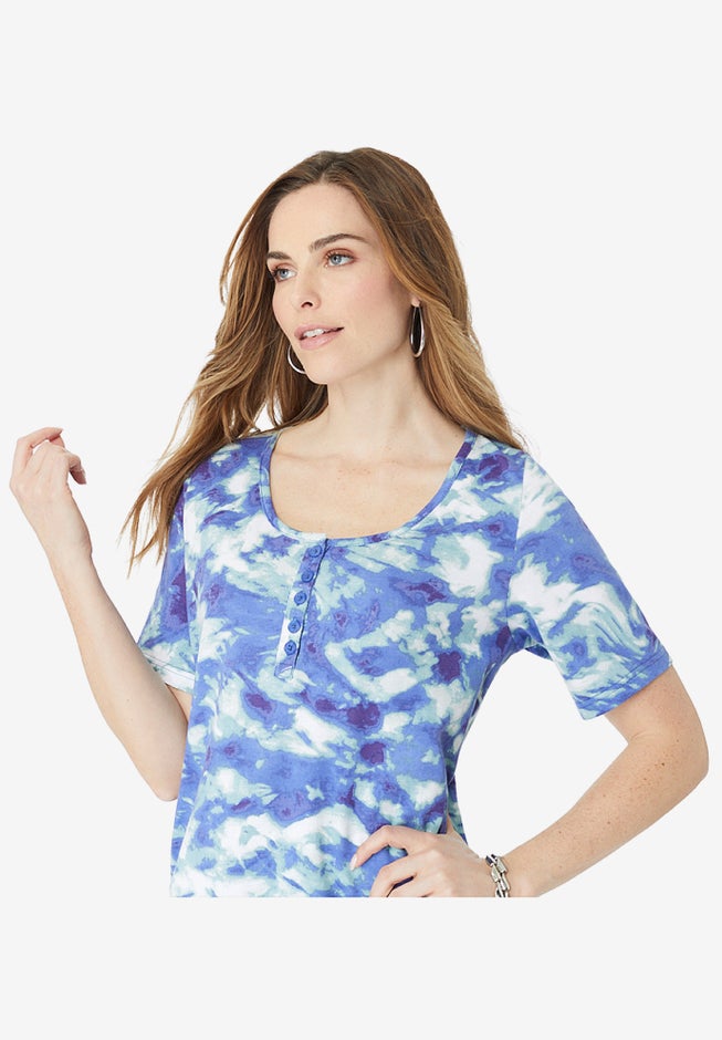 Plus Size 2-Piece Printed Henley Top and Capri Set image number 3