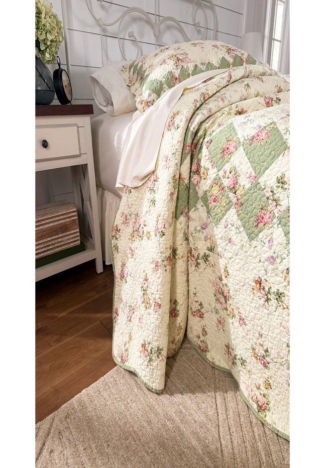 Charlotte Bedspread image number 4