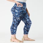 Side-Pocket Essential Capri Legging image number null