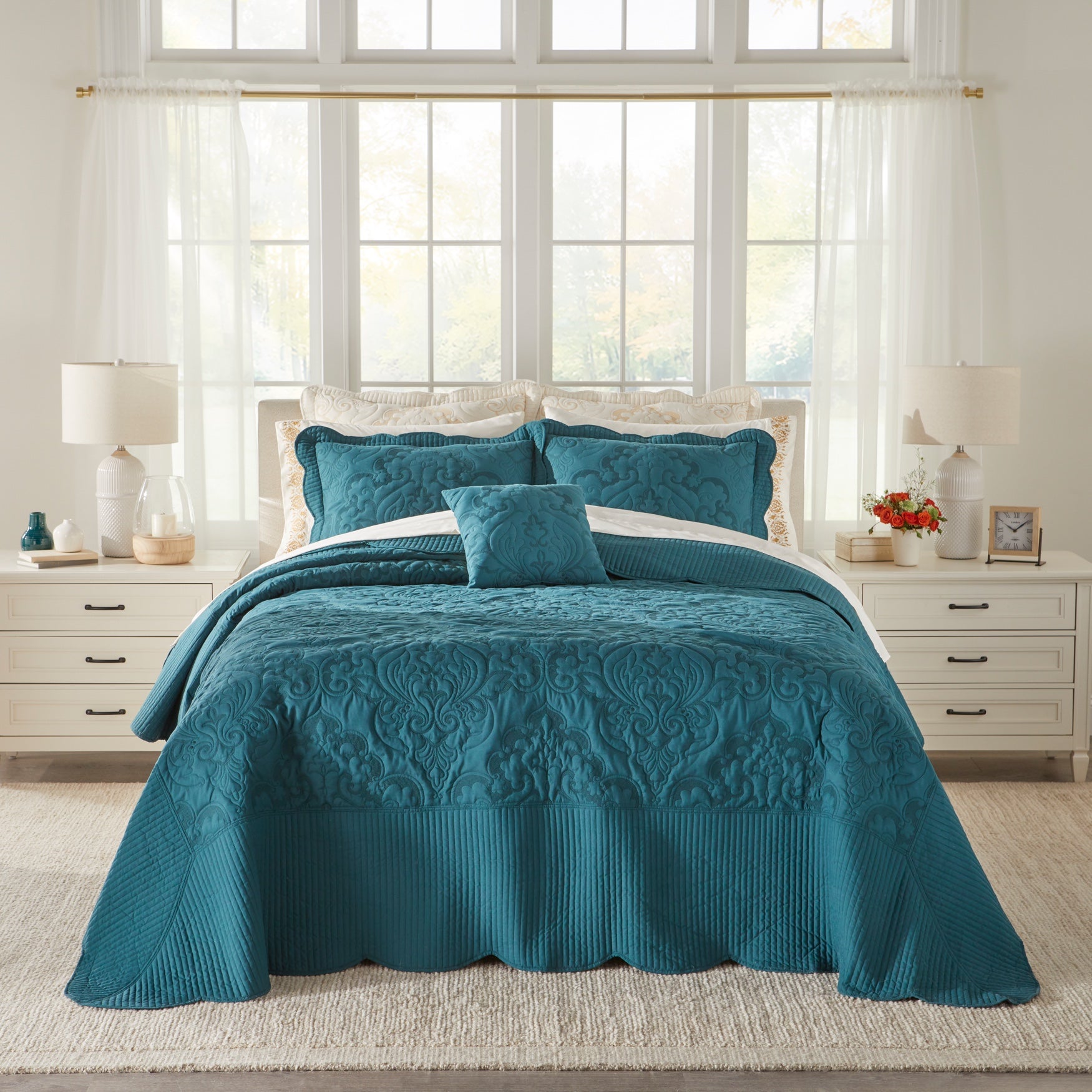 Amelia Bedspread image number 0